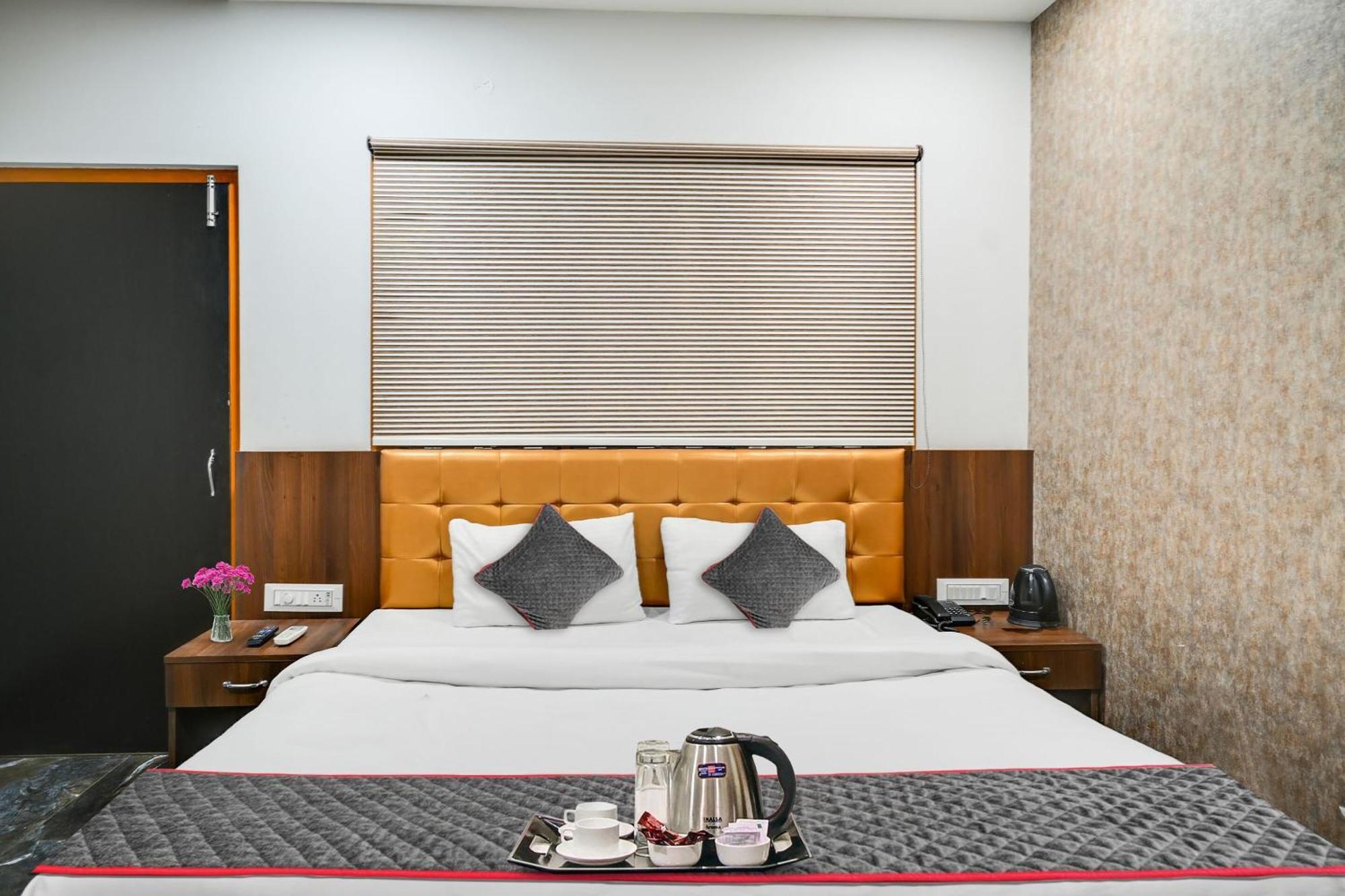 Townhouse Oak Hotel Ar Ganges Premium Βαρανάσι Εξωτερικό φωτογραφία